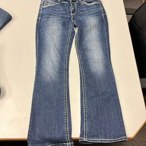 Day trip Virgo bootcut 29L like new design on pockets